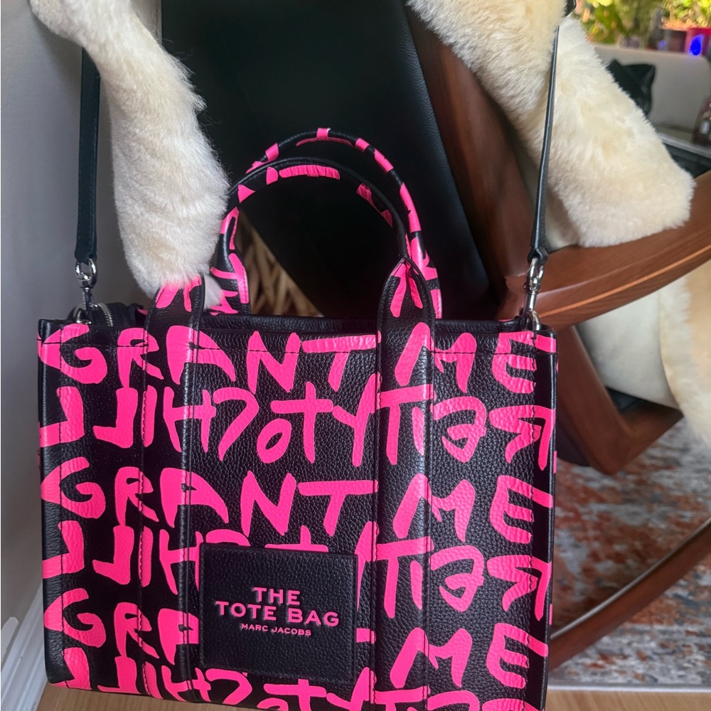 Marc Jacobs Bold Pink Graffiti Canvas Tote with Black Accents - Picture 5 of 6